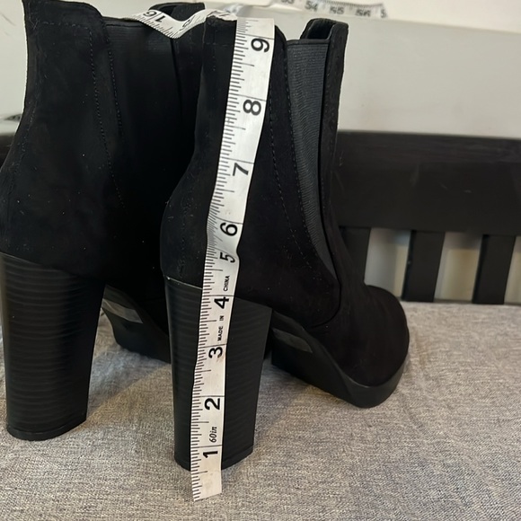 NEW never worn Forever 21 black suede heeled Chelsea boot size 10 - Picture 5 of 6